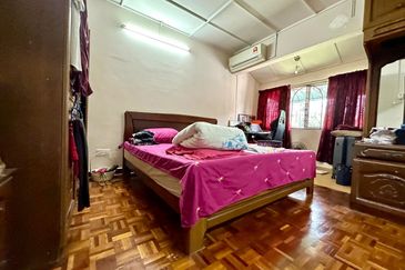 SS17, ss 17, corner house, big land size! perfect for own renovation!