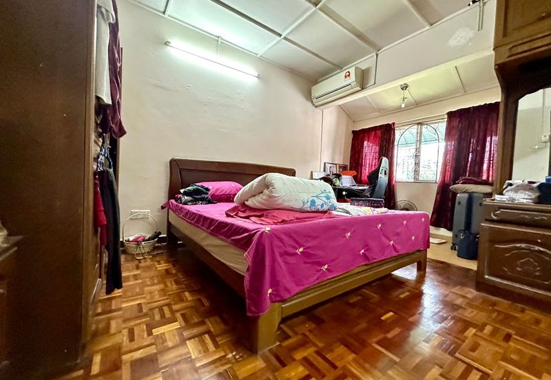 SS17, ss 17, corner house, big land size! perfect for own renovation!