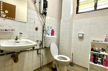 SS17, ss 17, corner house, big land size! perfect for own renovation!