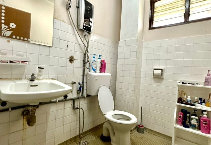 SS17, ss 17, corner house, big land size! perfect for own renovation!