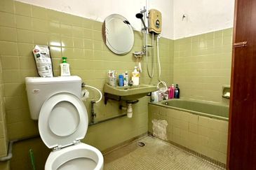 SS17, ss 17, corner house, big land size! perfect for own renovation!