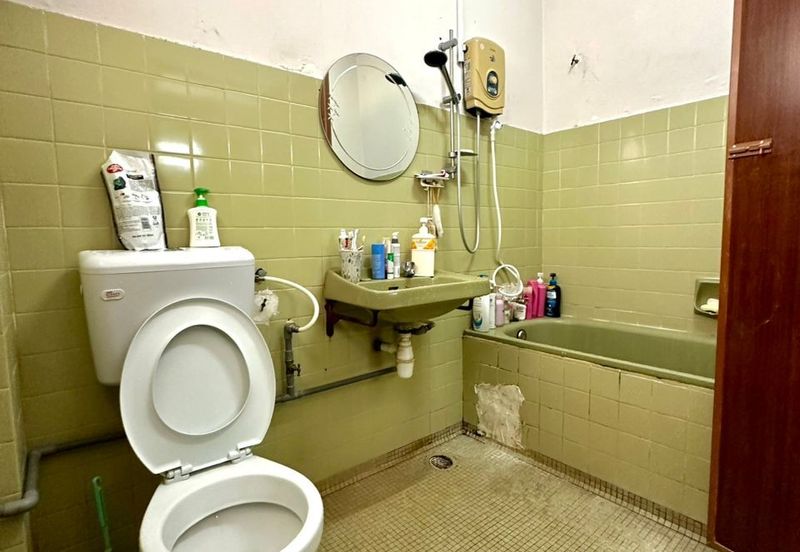 SS17, ss 17, corner house, big land size! perfect for own renovation!