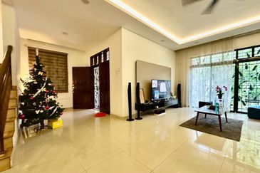 [ 3 Storey ] Usj 3D Bungalow, fully renovated and extended, ready move in condition, gated guarded 