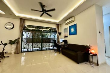 [ 3 Storey ] Usj 3D Bungalow, fully renovated and extended, ready move in condition, gated guarded 
