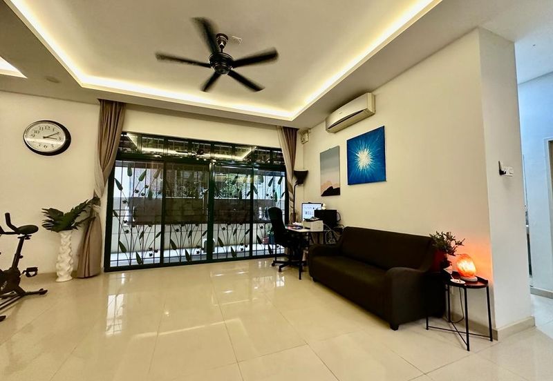 [ 3 Storey ] Usj 3D Bungalow, fully renovated and extended, ready move in condition, gated guarded 