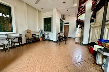 [ 3 Storey ] Usj 3D Bungalow, fully renovated and extended, ready move in condition, gated guarded 