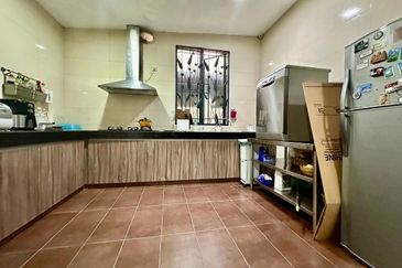 [ 3 Storey ] Usj 3D Bungalow, fully renovated and extended, ready move in condition, gated guarded 