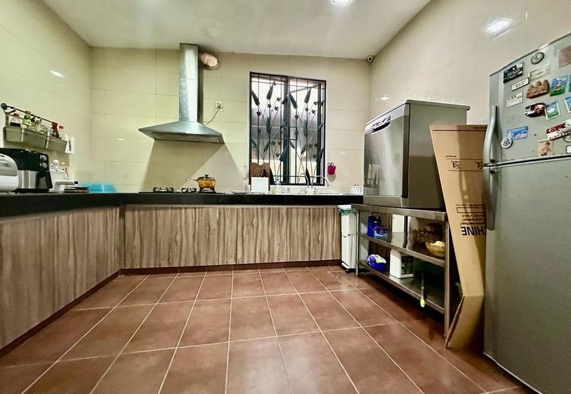 [ 3 Storey ] Usj 3D Bungalow, fully renovated and extended, ready move in condition, gated guarded 