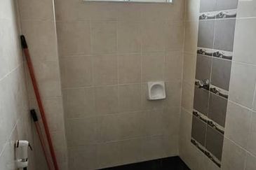 Ayu Qaseh, Alam Nusantara