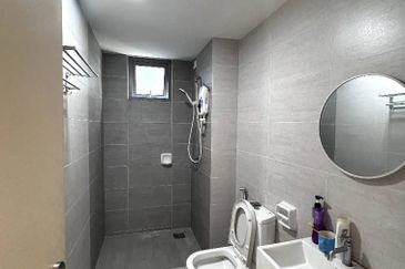 Adria Residence @ Gravit8