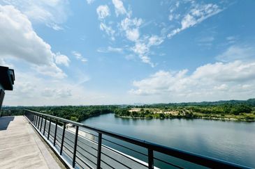 Somerset Puteri Harbour