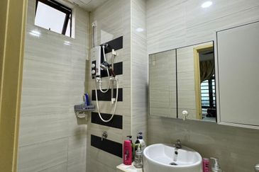 D'Summit Residences @ Kempas Utama