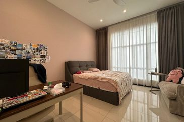 Double Storey Cluster House Calidora @ Setia Tropika For Sale