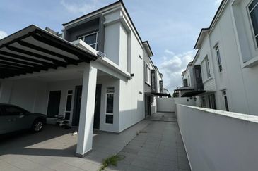 Double Storey Cluster House Calidora @ Setia Tropika For Sale