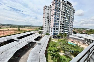 Seri Austin Luxury Apartment