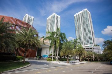 The M @ Medini Macrolink