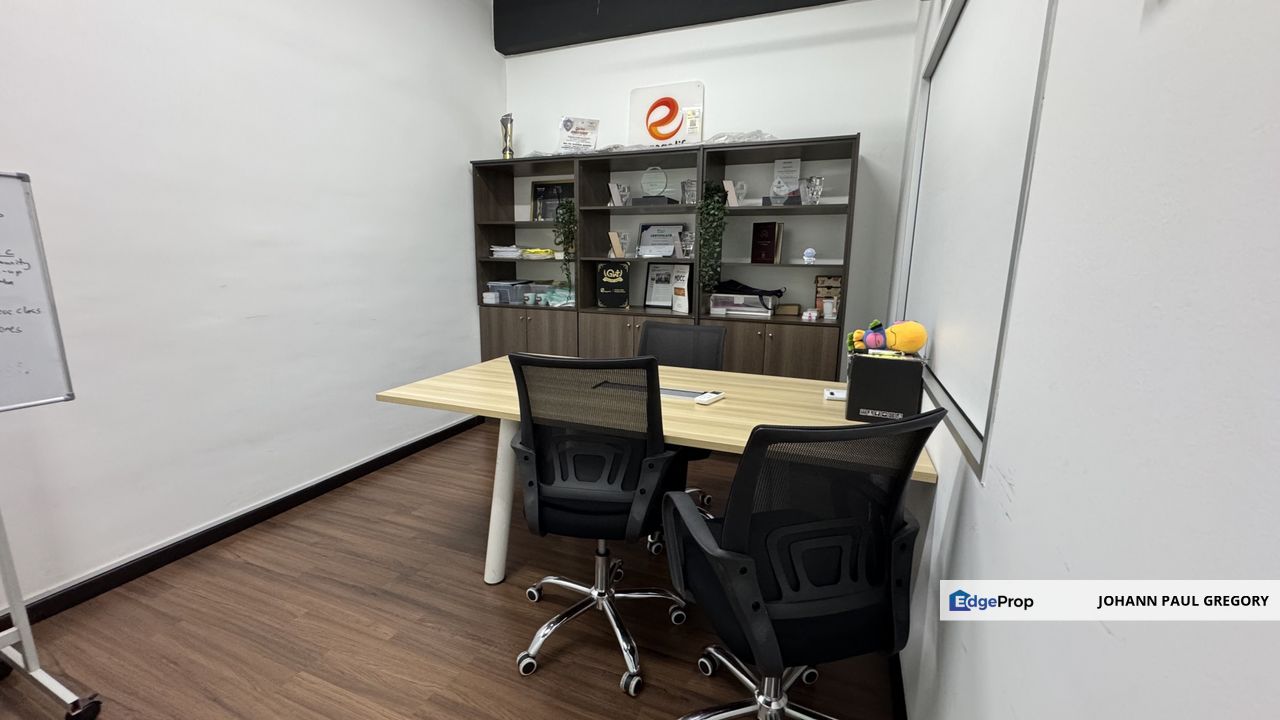 Renovated and move in condition office for rent at Oasis Square Ara Damansara, Selangor, Ara Damansara