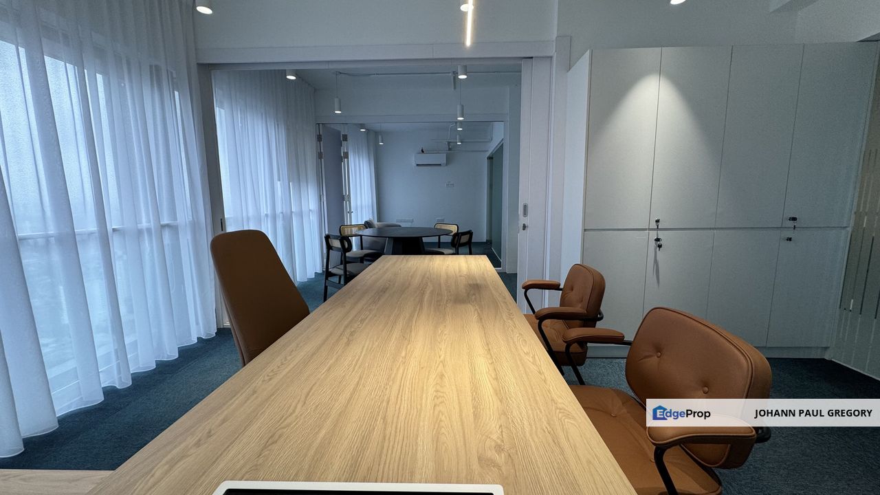 Extensive renovated huge office (Move-in ready) for rent Pinnacle PJ (Near LRT), Selangor, Petaling Jaya