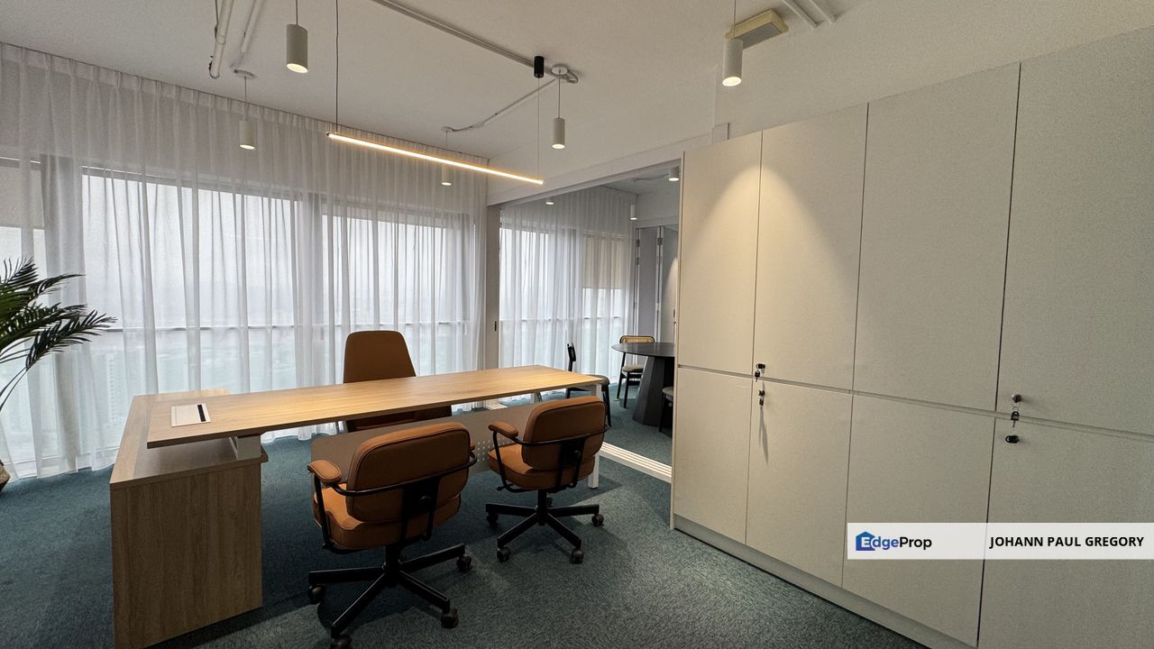 Extensive renovated huge office (Move-in ready) for rent Pinnacle PJ (Near LRT), Selangor, Petaling Jaya