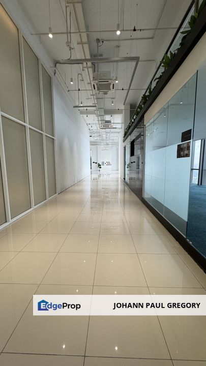 Exclusive and Exemplary office (Move-in ready) for rent Pinnacle PJ (Near LRT), Selangor, Petaling Jaya
