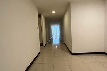 Camelia Service Suite For Sale