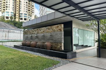 Camelia Service Suite For Sale