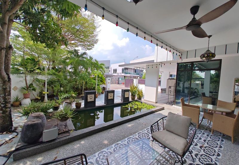 Maple Red, Adda Heights