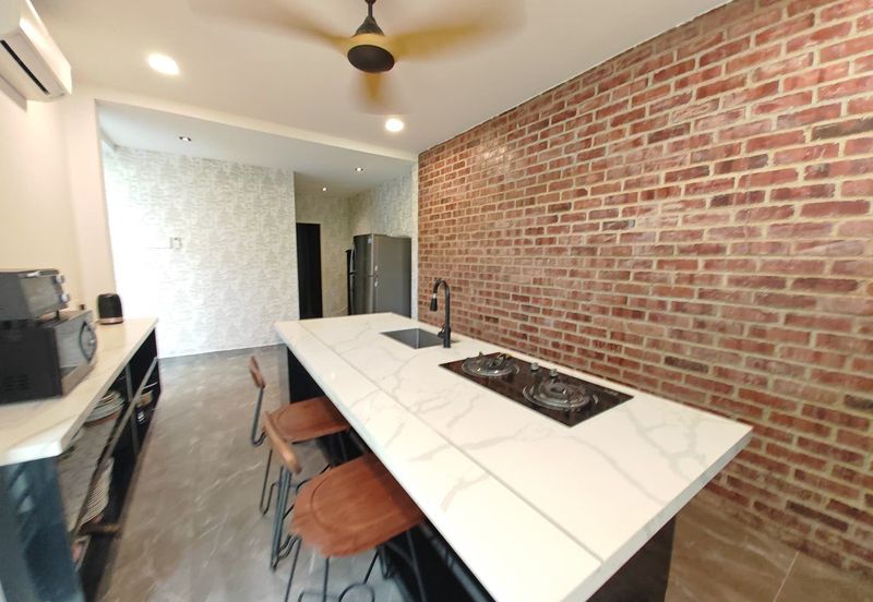 Maple Red, Adda Heights