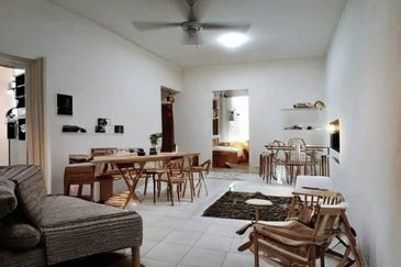 Strategik Lokasi,Mampu milik dan 10 min jalan kaki ke LRT station,Pangsapuri Lotus@Puchong