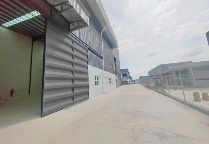 MERU, SUNGAI PULOH | STRATEGIC LOCATION | 2 STY SEMI D WITH LIFT | FOR SALE