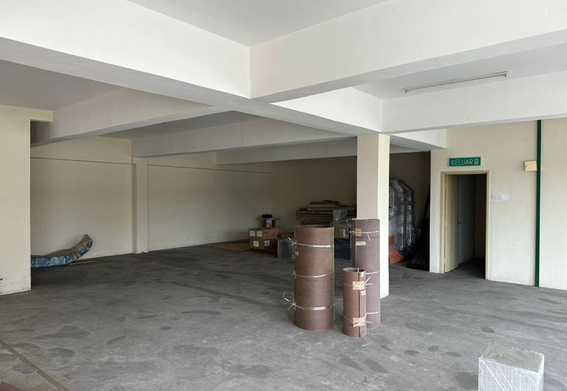 2.5 Storey Semi-D Factory, Pjs 5, Taman Desaria, Petaling Jaya Factory for Rent