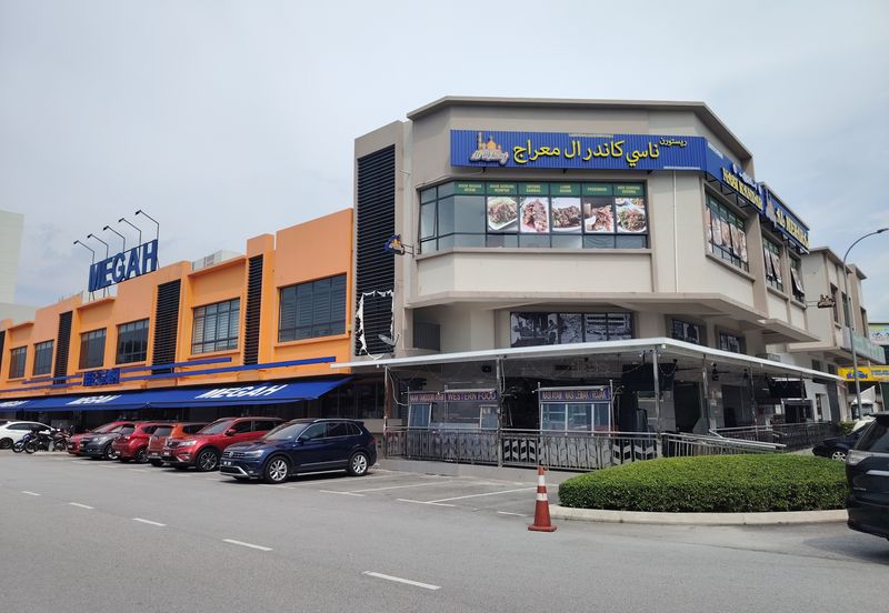 Triana @ Tropicana Amans