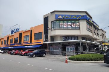 Triana @ Tropicana Amans