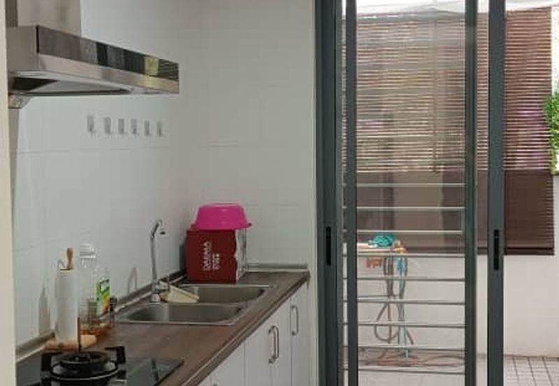 Summerglades, Perdana Lakeview West