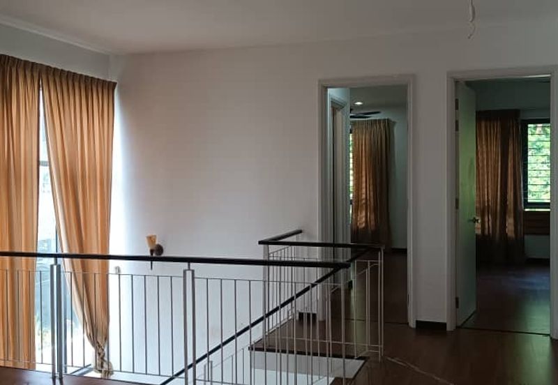 Summerglades, Perdana Lakeview West