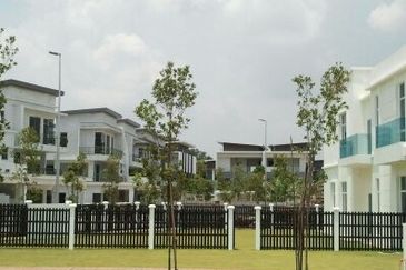 MYDiva, Perdana Lakeview East