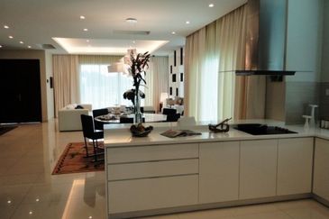 MYDiva, Perdana Lakeview East