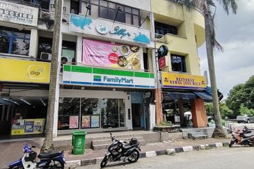 HiCom-Glenmarie Industrial Park