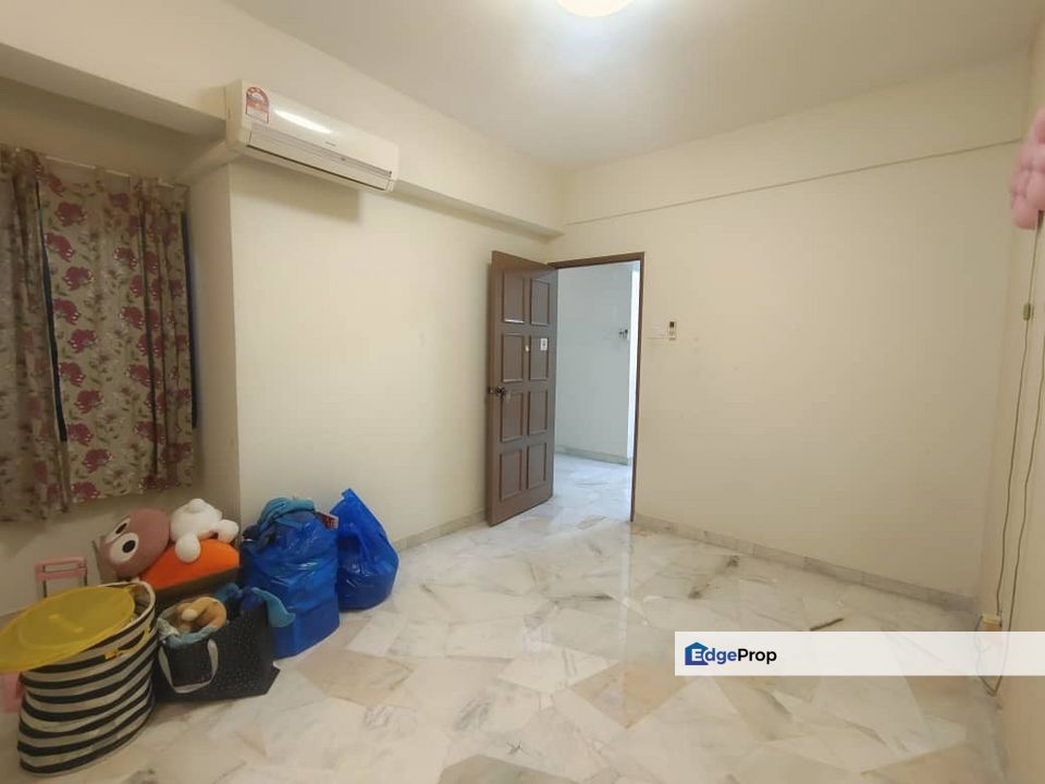 Renovated unit with kitchen cabinet Aircond and covered carpark, Kuala Lumpur, Setapak