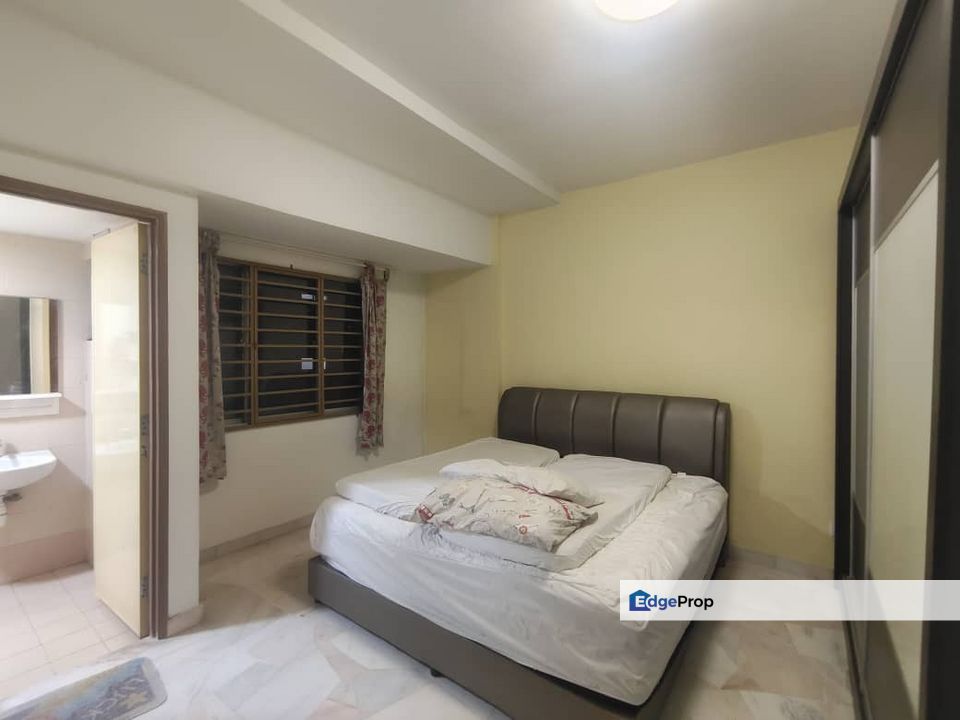 Renovated unit with kitchen cabinet Aircond and covered carpark, Kuala Lumpur, Setapak