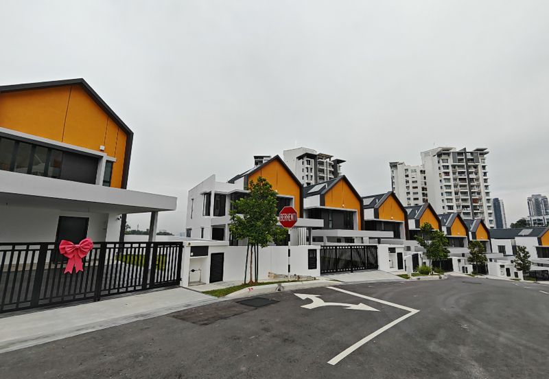 East 57 (Residensi Laman Timur)