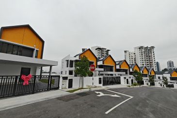 East 57 (Residensi Laman Timur)