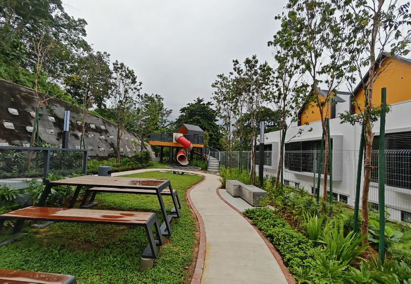 East 57 (Residensi Laman Timur)