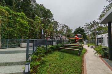 East 57 (Residensi Laman Timur)