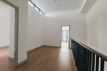 East 57 (Residensi Laman Timur)