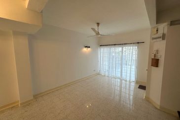 Renovated 2 storey freehold 20 x 65