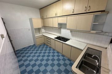 Renovated 2 storey freehold 20 x 65