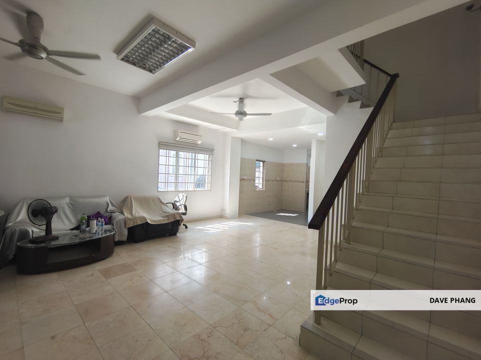 Gated & Guarded 2 sty terrace 20 x 70 renovated Endlot with more natural daylights facing north, Selangor, Gombak