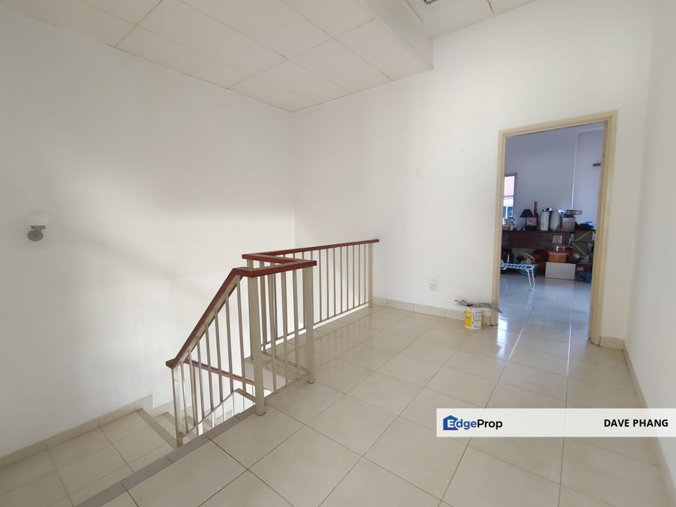 Gated & Guarded 2 sty terrace 20 x 70 renovated Endlot with more natural daylights facing north, Selangor, Gombak