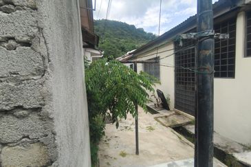 Taman Melawati (Newly renovated)  Single Storey walking distance to shop